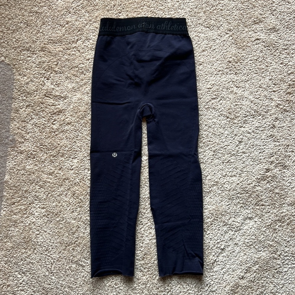 Lululemon Athletica Pants size small 6. Navy vented leg GUC athletic athleisure